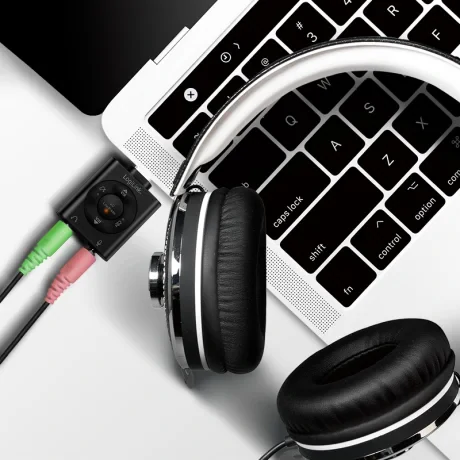 CONVERTOR audio LOGILINK, intrare: 1 x USB-C (T), iesire: 2 x 3.5&quot; jack (M),  24-bit, 96KHz, egalizator cu 7.1 surround, volum, mute, built-in microfon, black, &quot;UA0365&quot; (include TV 0.18lei)