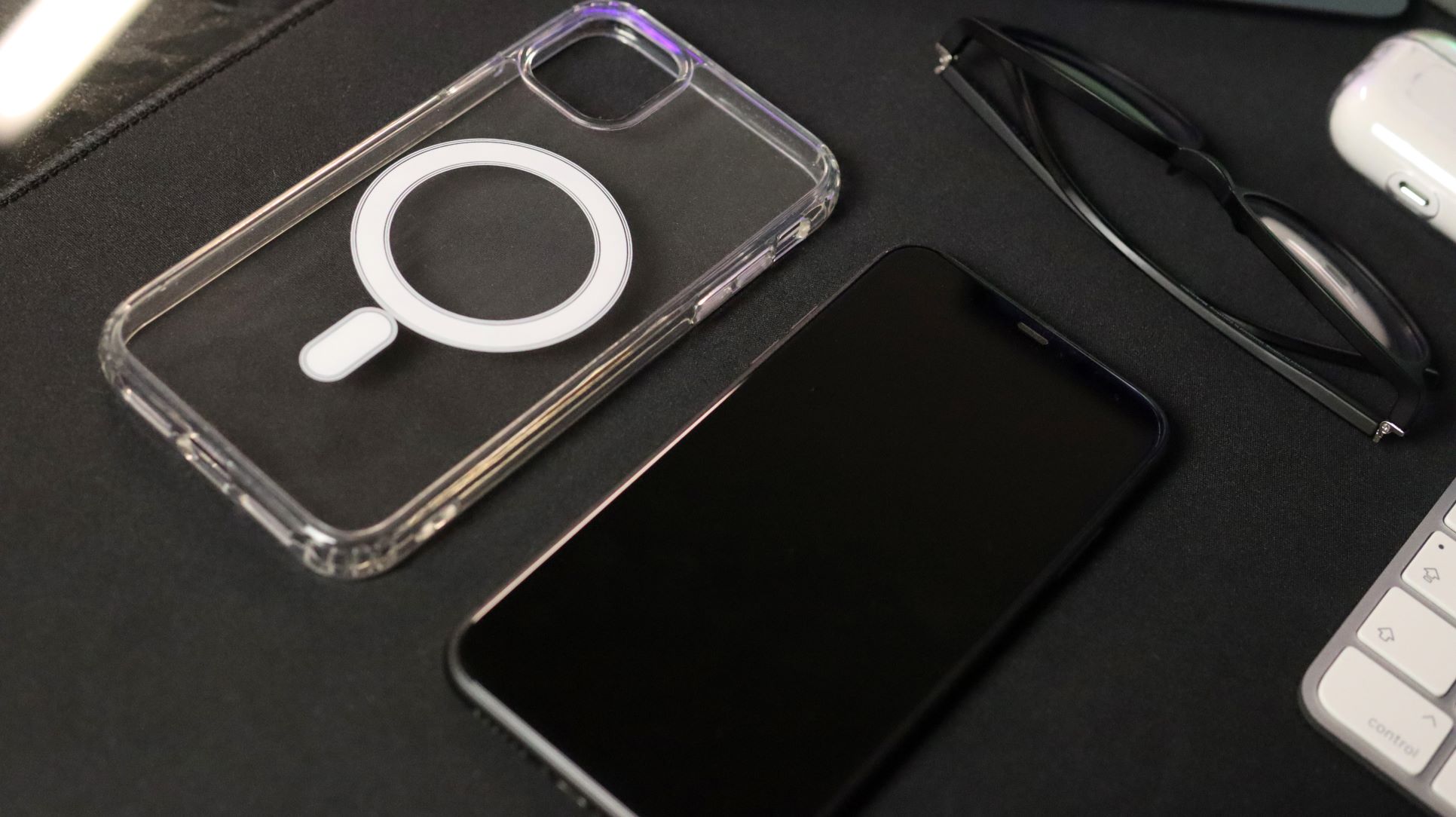 SWISSTEN CLEAR JELLY MagStick IPHONE 15 TRANSPARENT thumb