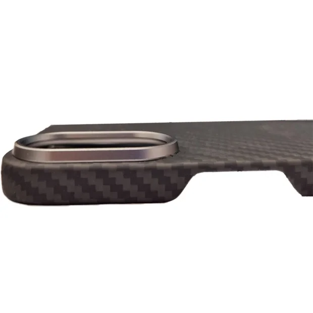 Husa Spate Hard Urban Gadgets MagForce Aramid pentru iPhone 16 Negru