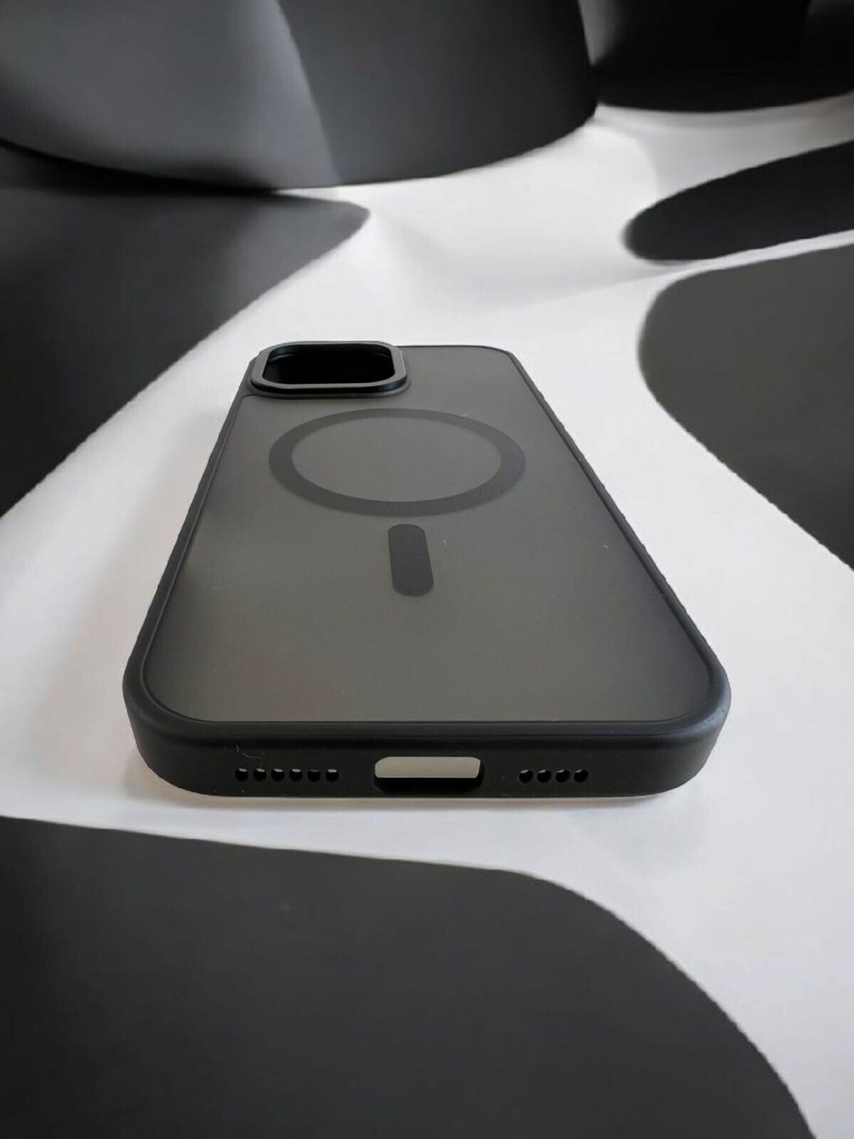 Husa Spate Urban Gadgets MagForce pentru iPhone 16 Pro Max Negru thumb