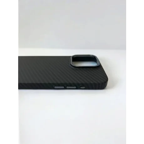 Husa Spate Carbon Z Kevlar pentru iPhone 15 Pro Max Bulk Negru